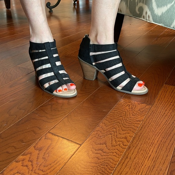 Strappy cage sandals - Picture 5 of 9